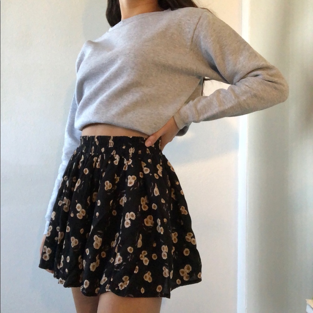 Brandy Melville Sunflower Skirt 🌻